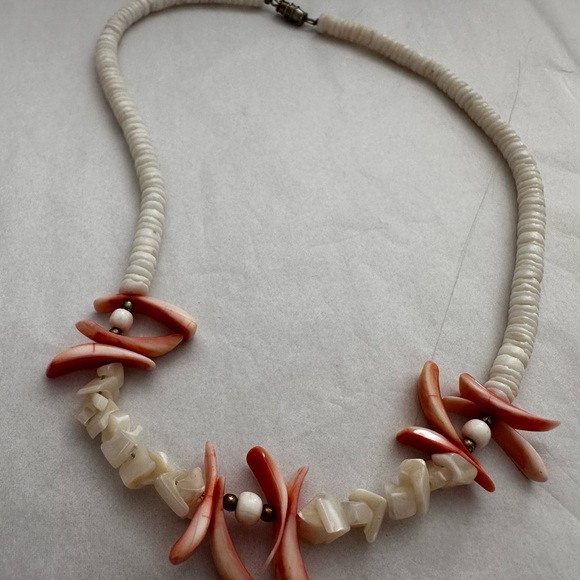 Vintage 90’s shell with Coral and White Beaded Necklace - Picture 2 of 2